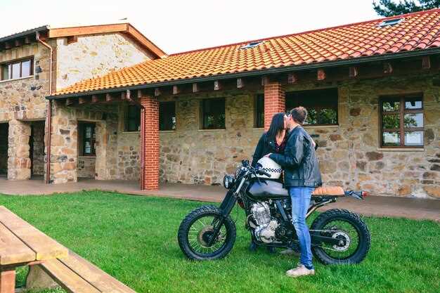 Diferencias entre conducción urbana y rural en moto